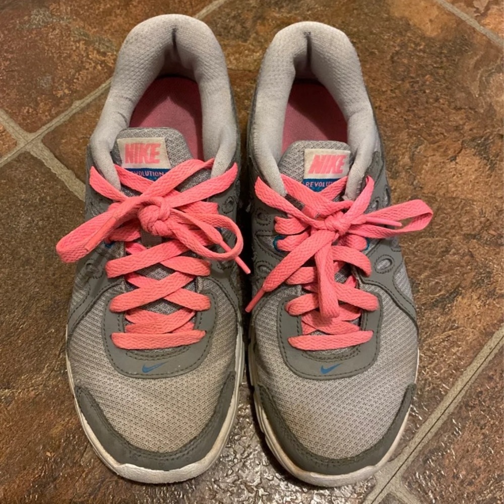 Nike Revolution 2 Sneakers